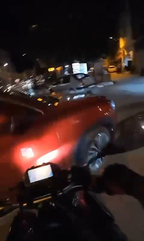 Motosiklet sürücüsünün feci kazası saniye saniye görüntülendi