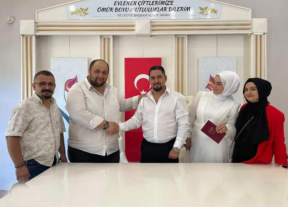 Nikahlarına yetiştiren şoförü şahit yaptılar