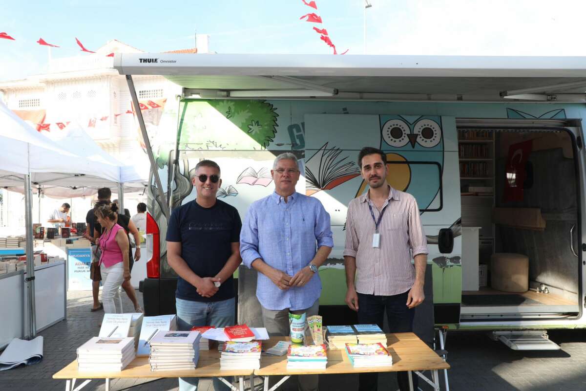 Nilüfer Belediyesi gezici kütüphane 7. Mudanya kitap fuarında