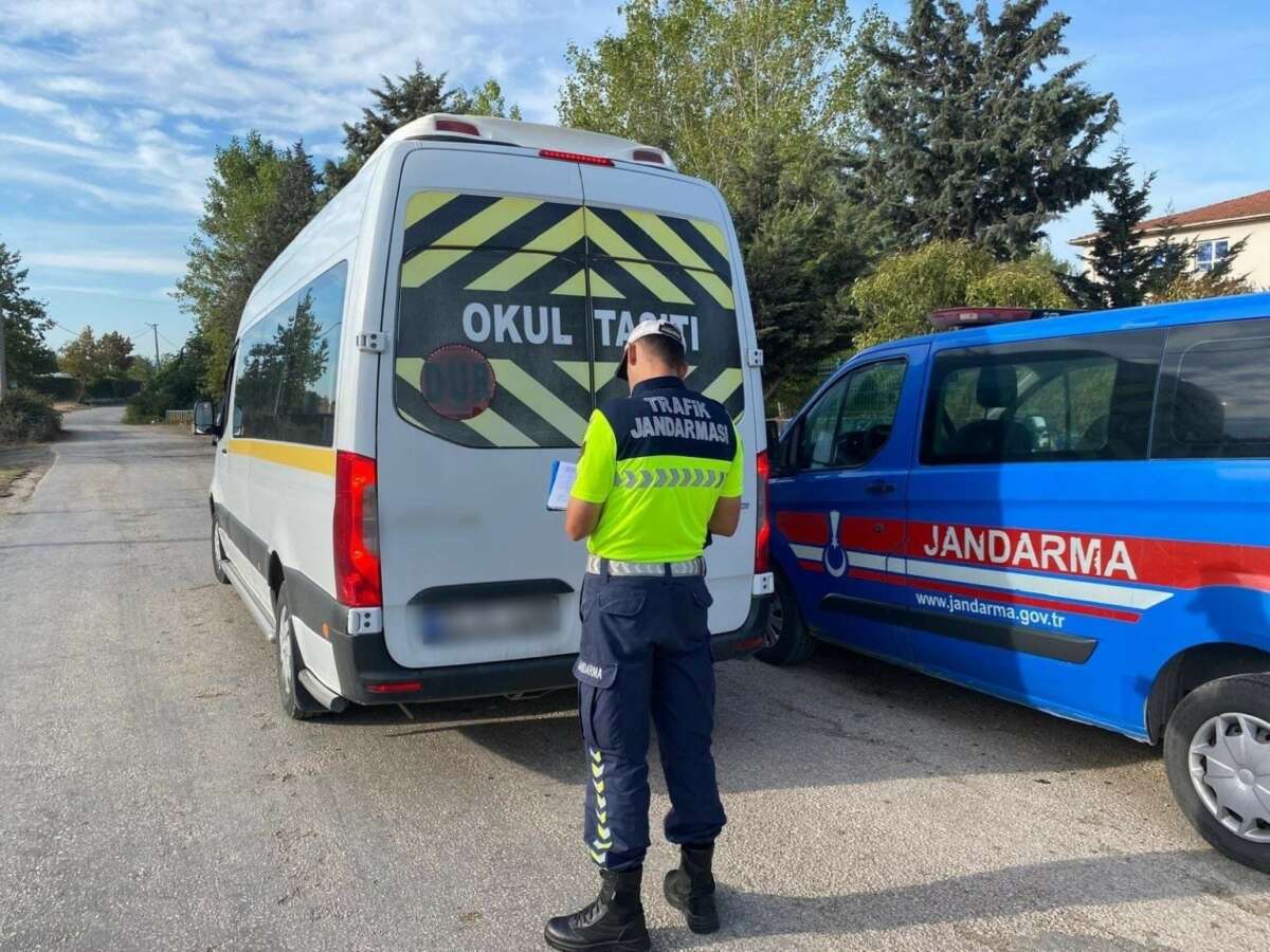 Okullar açıldı, jandarma trafik denetimlerini arttırdı