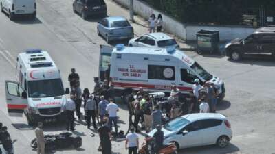 Otomobil ile çarpışan motosikletteki çift yaralandı