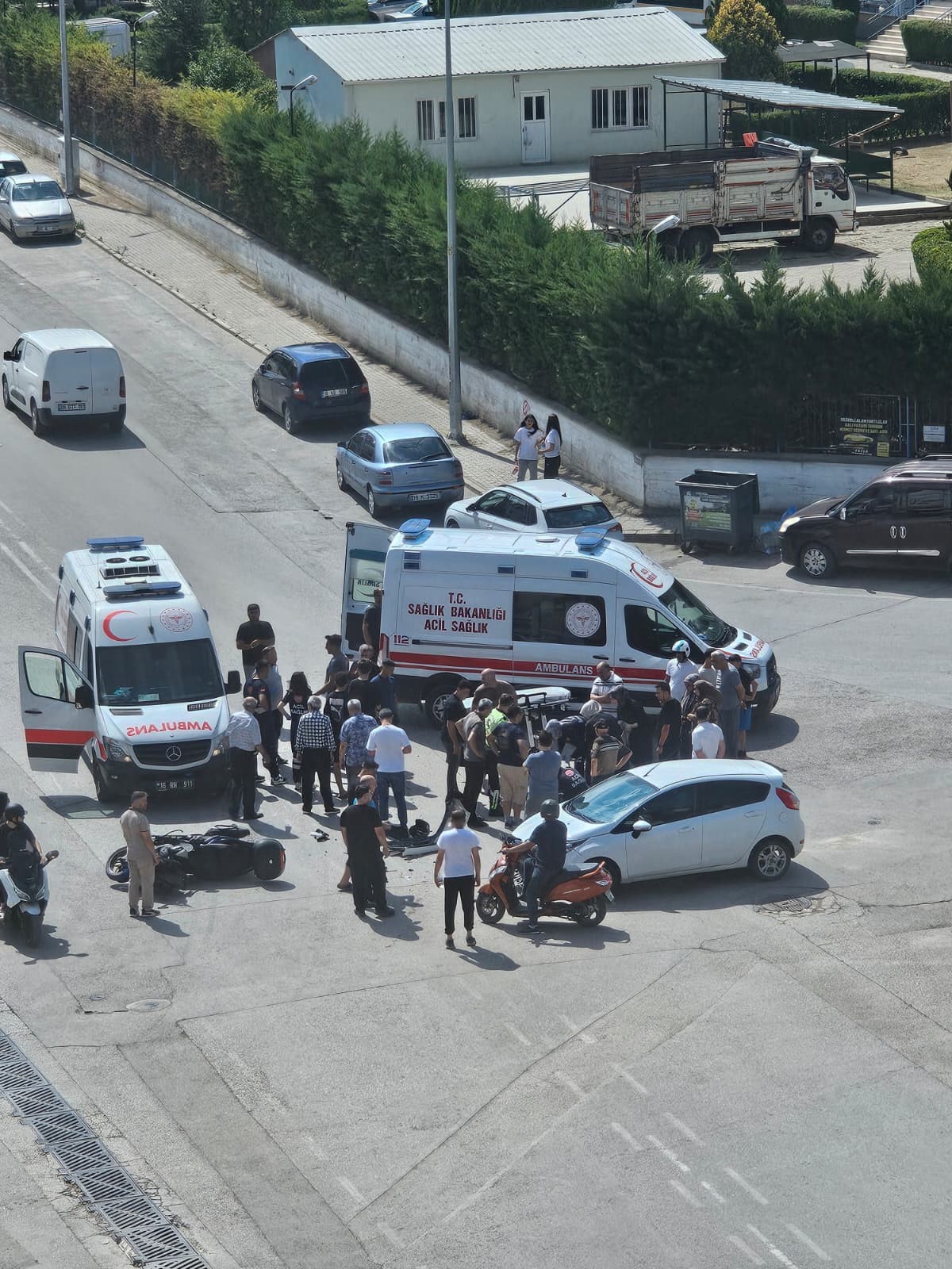 Otomobil ile çarpışan motosikletteki çift yaralandı