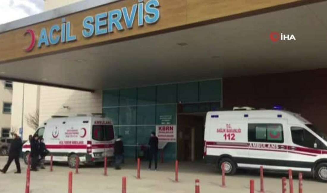 Bursa'da parmaklarını salça makinesine