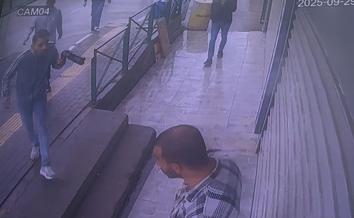 Pompalı tüfekle dehşet kamerada…Husumetlisini böyle vurdu