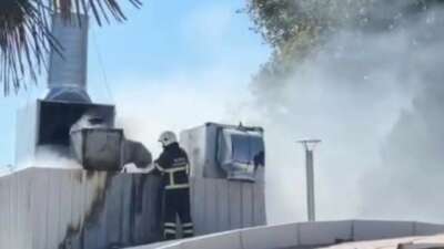 Restoranın çatısından yükselen dumanlar paniğe neden oldu