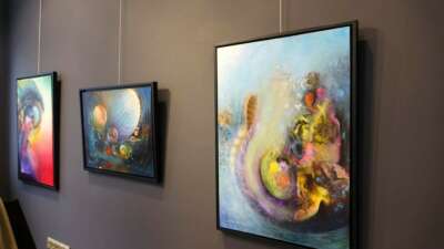 Rübeyda Erman’ın “Renkli Portal” sergisi yoğun ilgi gördü