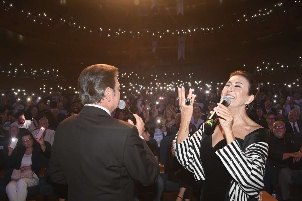 Sanat Güneşi Zeki Müren Osmangazi’de en sevilen şarkılarıyla anıldı