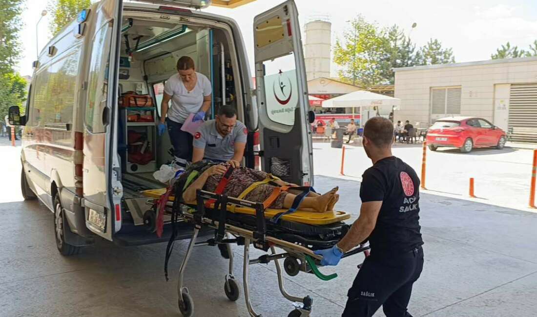 Traktörün altında kalan yaşlı kadın ağır yaralandı Bursa'nın İnegöl ilçesinde oğlunun