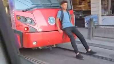 Tramvayla tehlikeli oyun