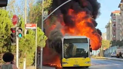 Ümraniye’de İETT otobüsü alev alev yandı