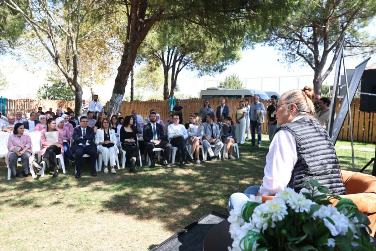 Usta oyuncu Vahide Perçin, Minteks çalışanlarıyla Rıfat Ilgaz’ı konuştu