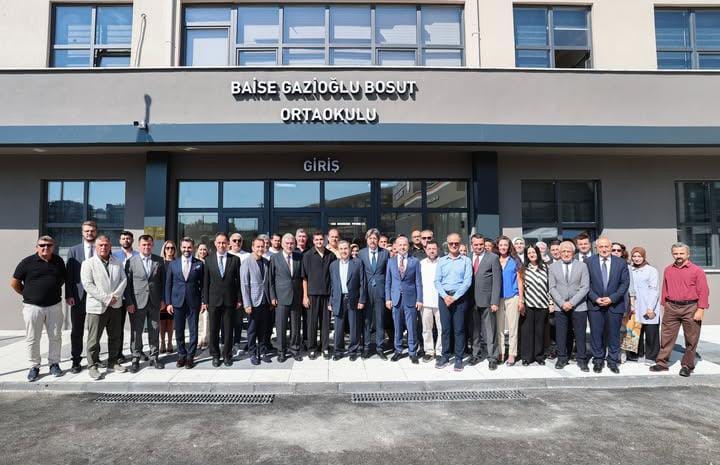 Vali Erol Ayyıldız’dan inşaatı tamamlanan Bosut Ortaokulu’na Ziyaret Bursa Valisi Erol Ayyıldız, inşaatı