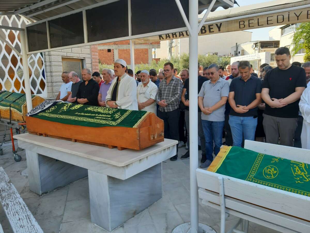  Yangında hayatını kaybeden 3 kişi gözyaşları arasında toprağa verildi