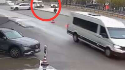 Yayaların ölümden döndüğü anlar kamerada