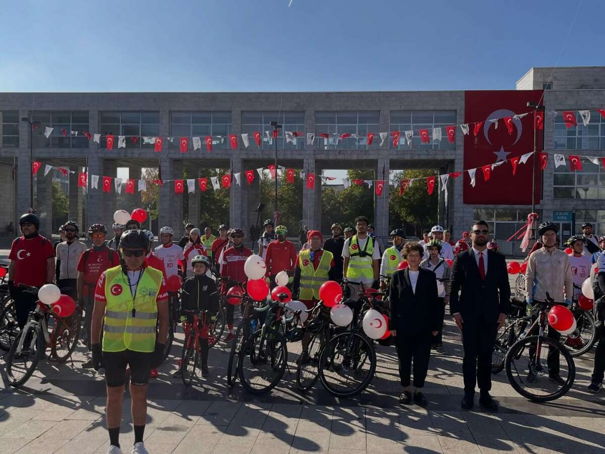 Nilüfer’de Cumhuriyet coşkusu pedallarla sokaklara taşındı