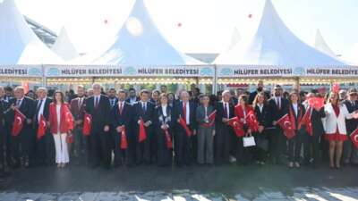 Nilüfer’de Cumhuriyet coşkusu çelenk töreni ile başladı