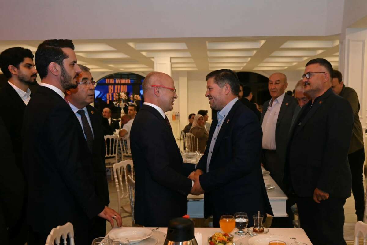 AK Parti teşkilatı muhtarlarla bir araya geldi