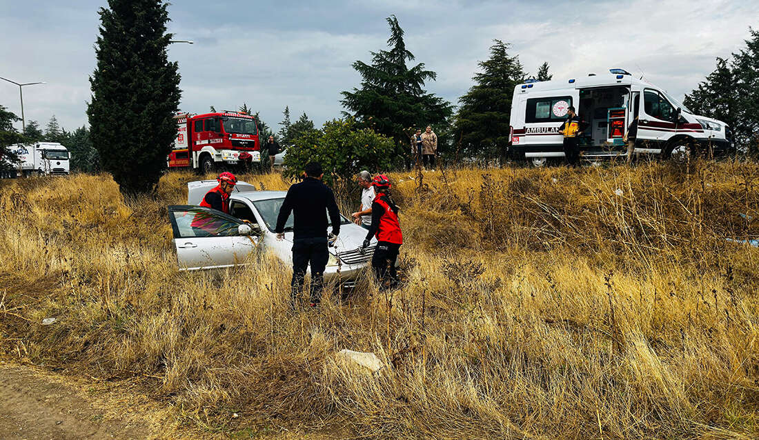Balıkesir’de otomobil yağmurda kayarak, şarampole uçtu Balıkesir'de Kepsut yönüne giden