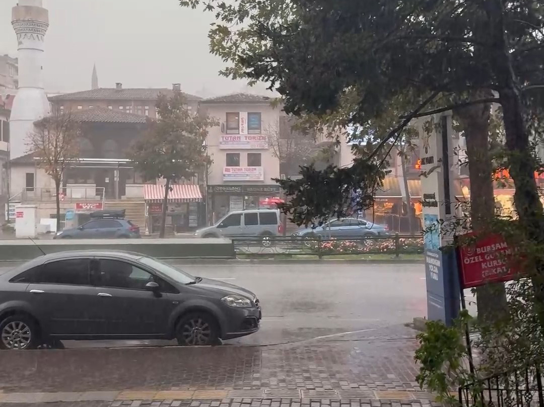 Bursa hasretle beklediği yağmura kavuştu