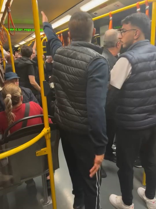  Alkollü olduğu iddia edilen kişi metroyu birbirine kattı