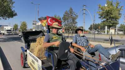 At arabasıyla 4 bin 800 kilometre yol katedecekler