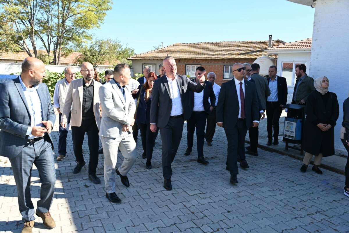 Başkan Karabatı: “Masa başı belediyeciliği yapmıyoruz, her gün sahadayız”