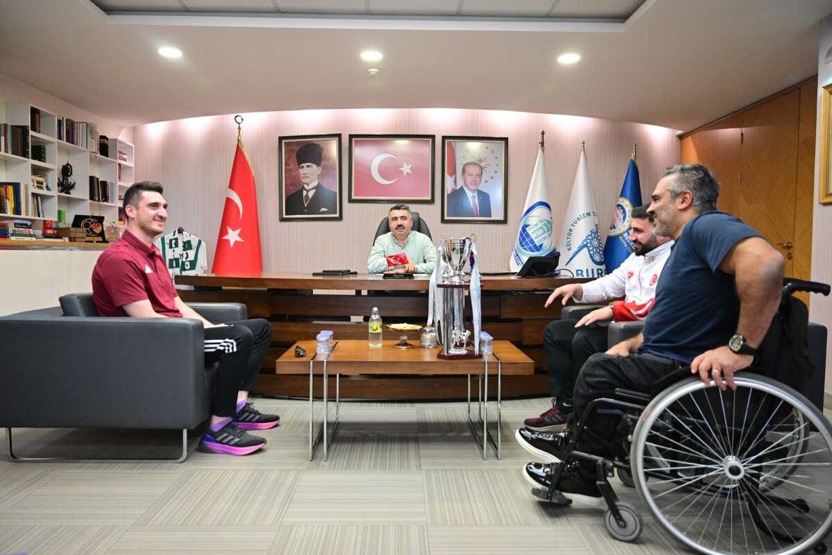 Başkan Yılmaz Şampiyonları ağırladı