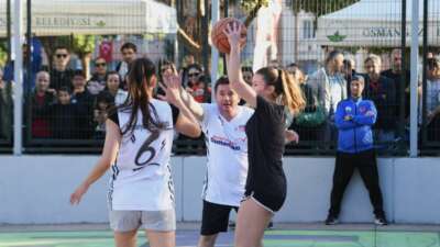 Osmangazi’de Basketler Cumhuriyet için atıldı
