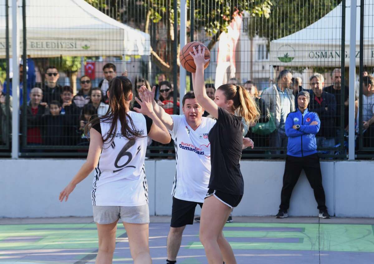 Osmangazi’de Basketler Cumhuriyet için atıldı