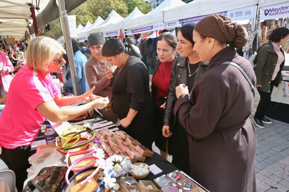 Bursa Heykel’de meydan kadınların