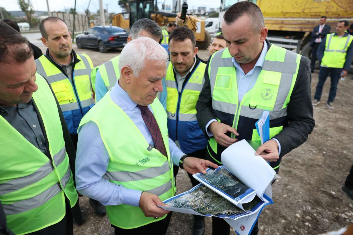 Başkan Bozbey, Bursa’nın ilk metrobüs hattı çalışmalarını inceledi