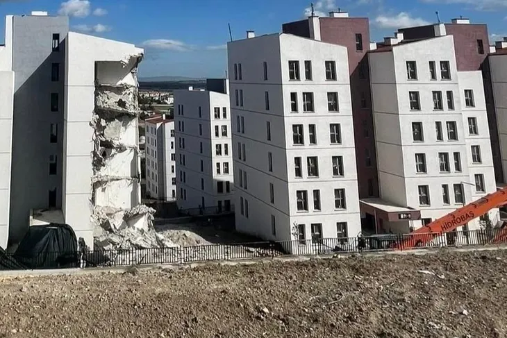 Bursa Mustafakemalpaşa’daki TOKİ evlerinde yıkım başladı