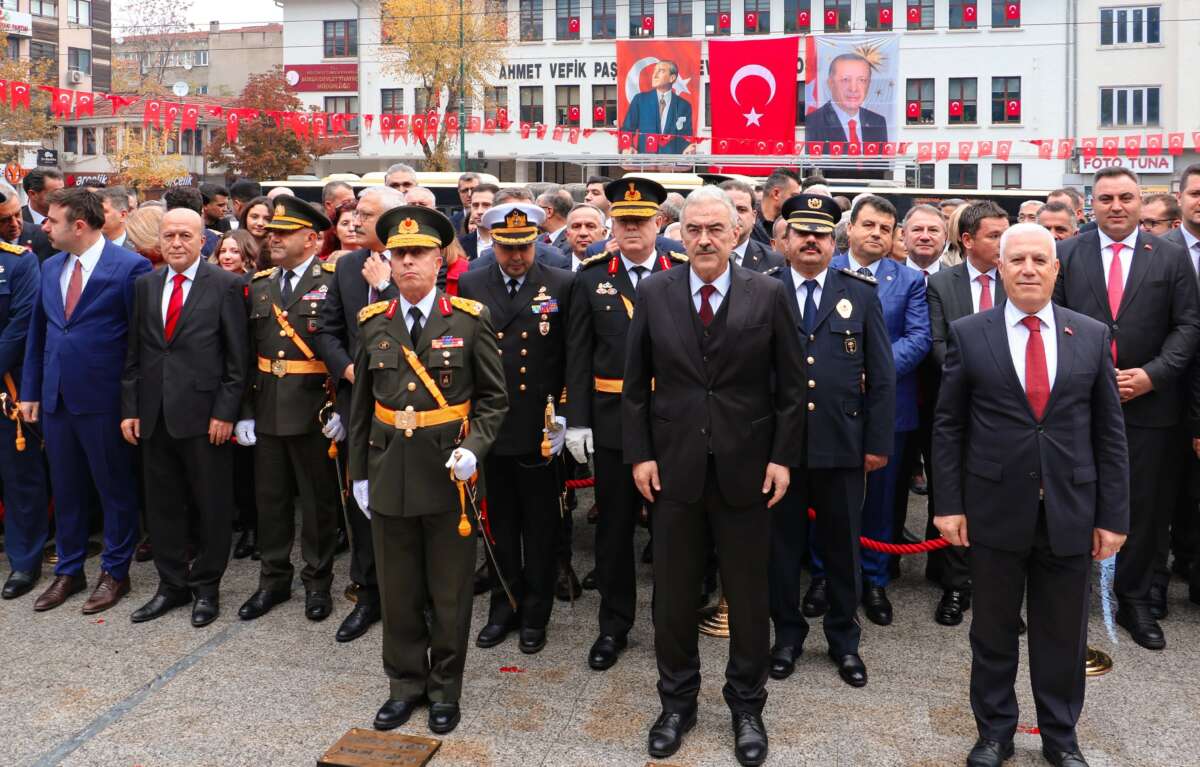 Bursa Valisi Ayyıldız: “Cumhuriyetin 102. kuruluş yıl dönümünü coşku ve gururla yaşıyoruz”