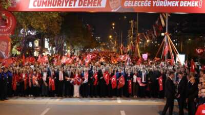 Bursa tek yürek, Yaşasın Cumhuriyet