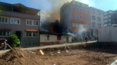 Bursa’da 2 katlı müstakil ev alev alev yandı