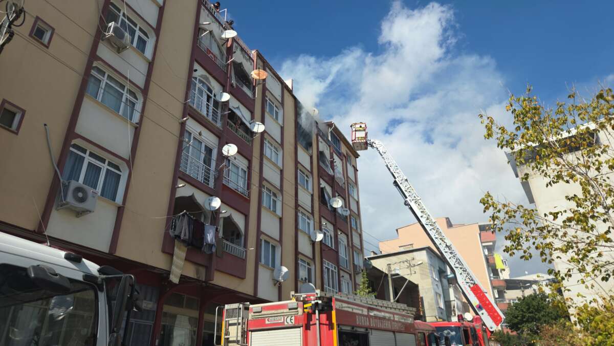 Bursa’da 6 katlı apartmanda yangın paniği