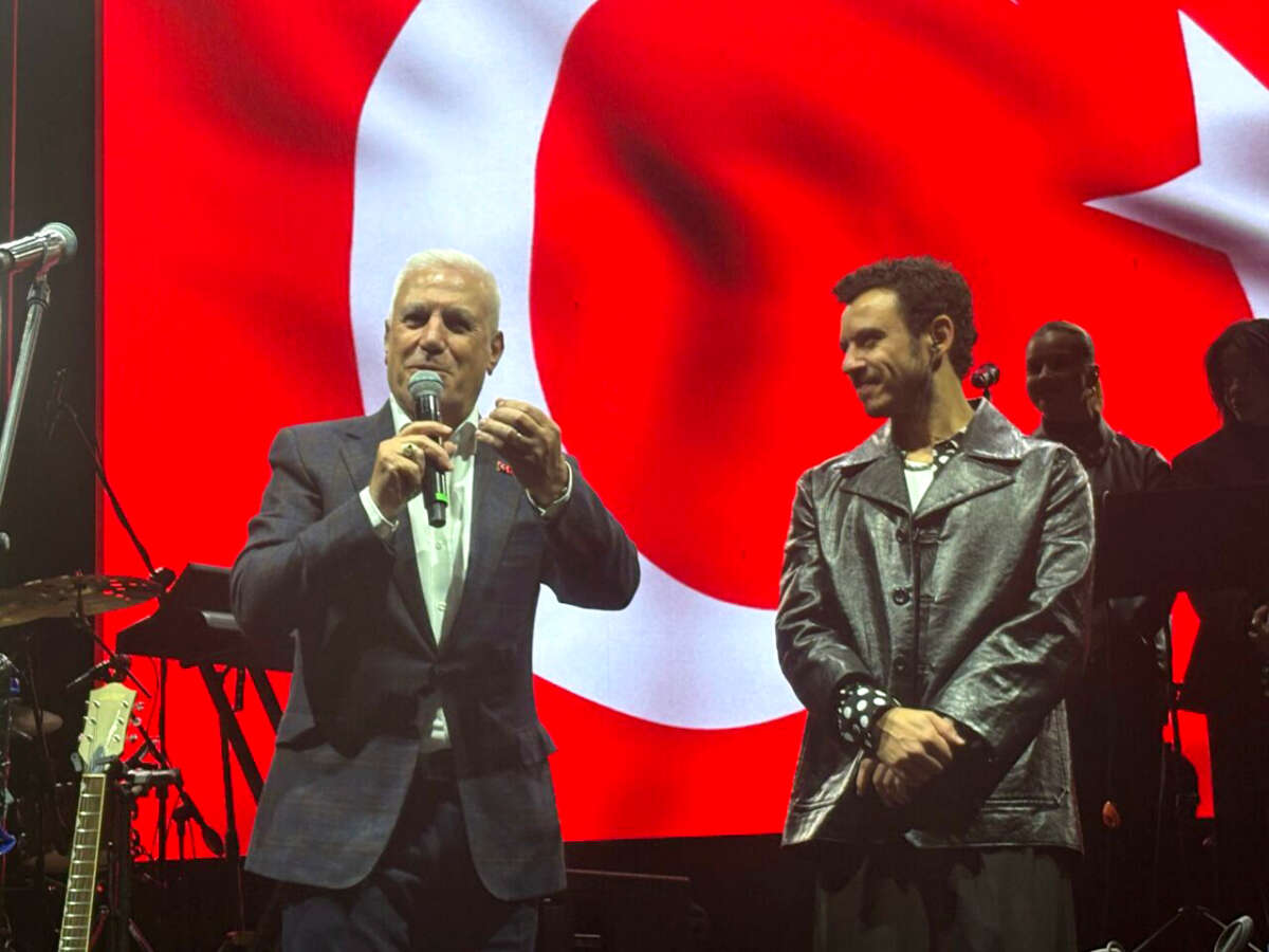 Bursa’da Cumhuriyet Coşkusu Buray Konseriyle Başladı