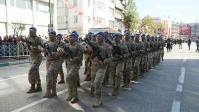 Bursa’da Cumhuriyet Coşkusu: Komandolar ve F-16’lardan gösteri