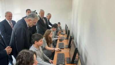 Bursa’da Köy okulu çocuklarının bilgisayar sevinci