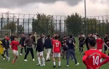 Bursa’da U16 maçında yumruklar konuştu