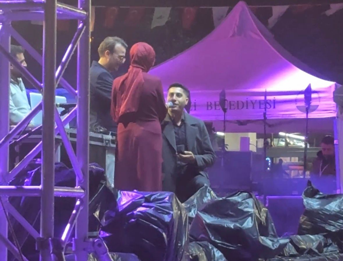 Bursa’da Zeynep Bastık konseri öncesi unutulmaz evlenme teklifi