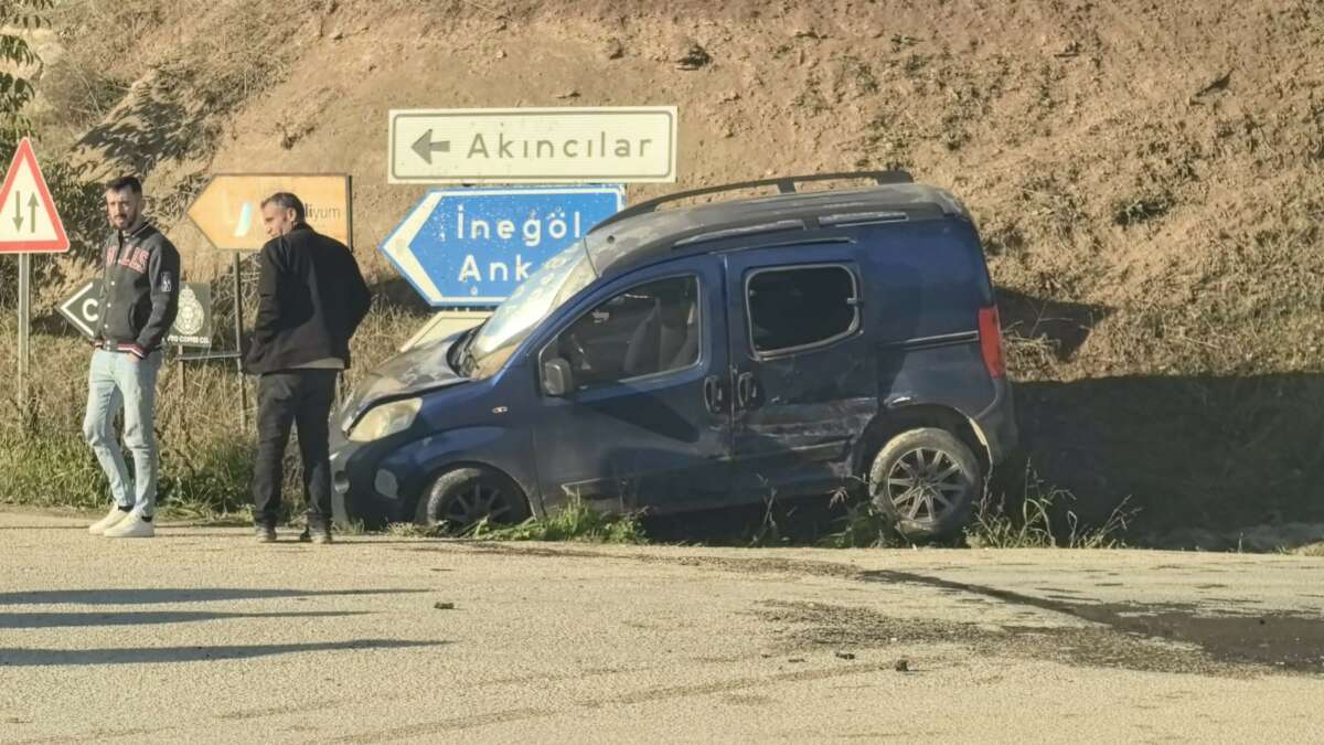 Bursa’da çarpışmanın etkisiyle araç kanala uçtu