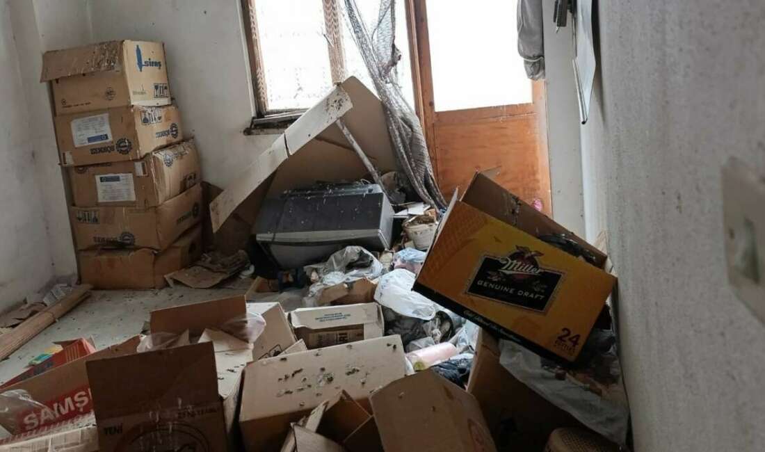 Bursa’da çöp eve dönen bina mahkeme kararıyla boşaltıldı Bursa’nın Yıldırım ilçesi'nde bulunan