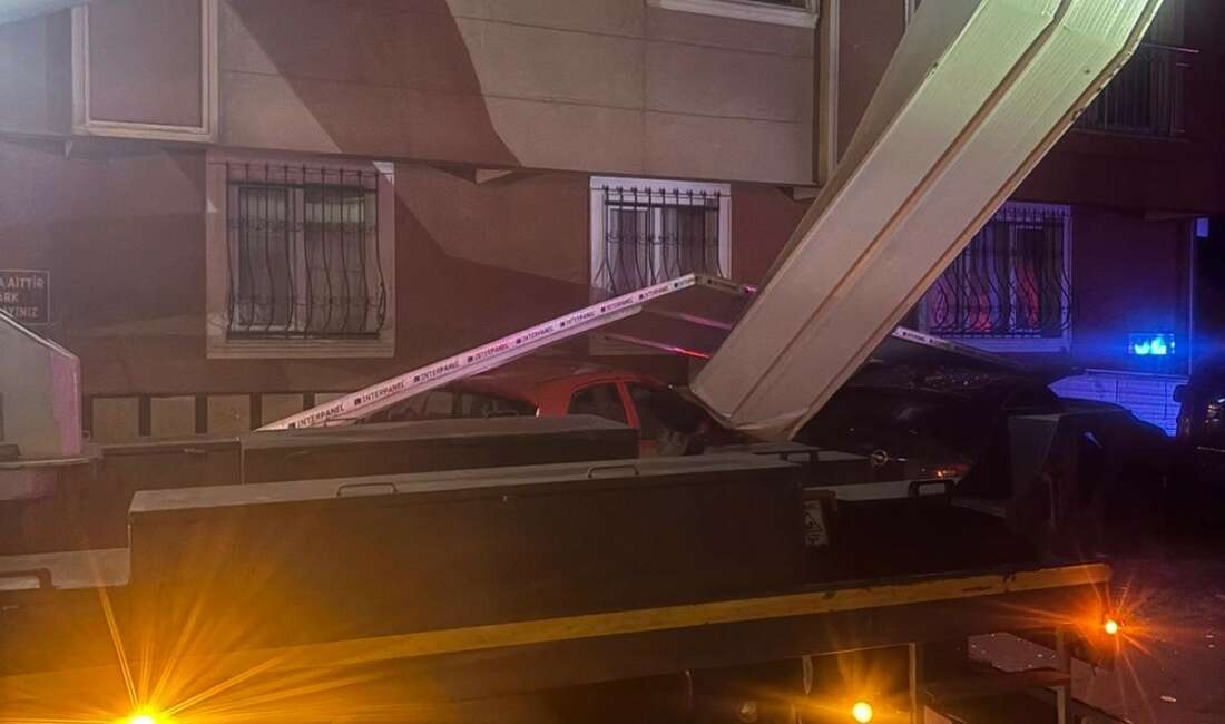 Bursa’da gece yarısı mahalleliyi ayağa kaldıran olay Apartmanın çatısından gece yarısı