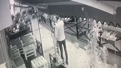 Bursa'nın Yıldırım ilçesindeki kafeler sokağında,