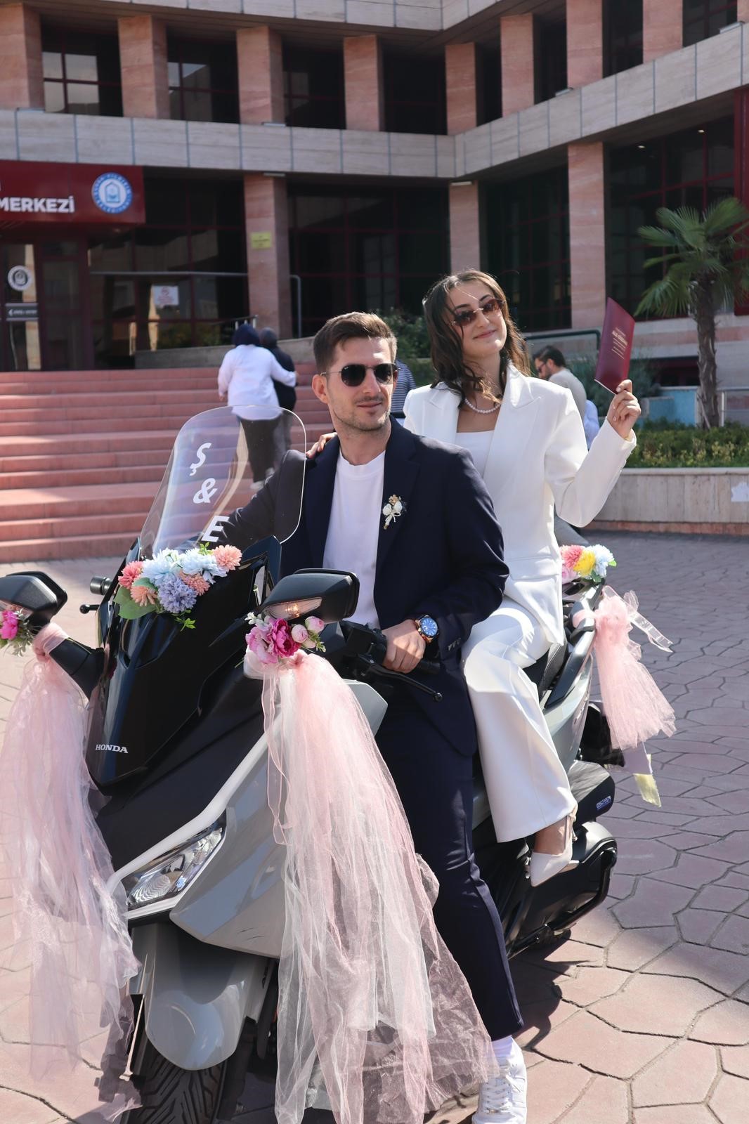 Bursa’da motosikletli düğün konvoyu