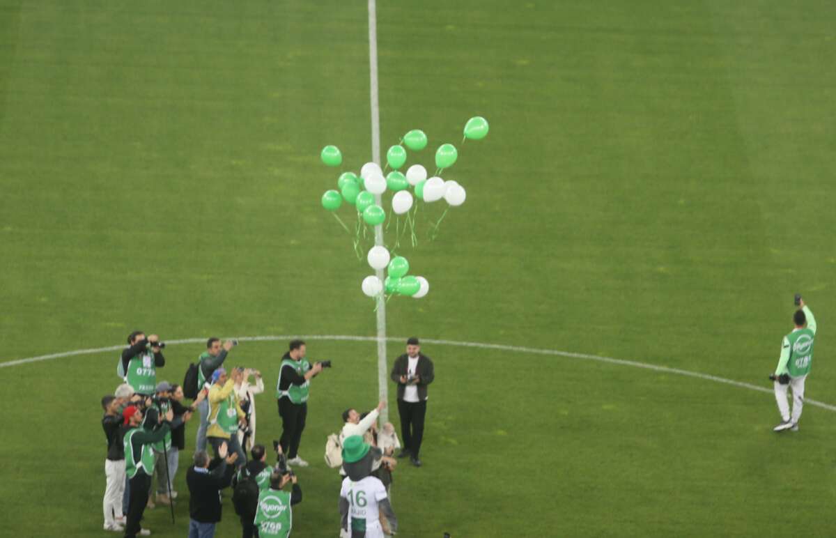 Bursaspor taraftarları minik Çağan Ata’nın mücadelesini kutladı