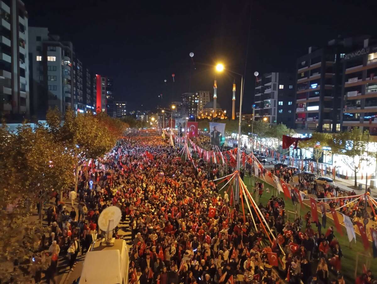 Bursa FSM’DE onbinlerce kişi Cumhuriyet coşkusuna ortak oldu