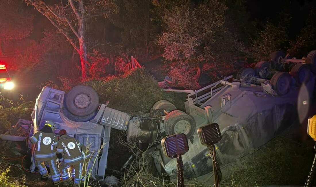 Bursa’da tırın şarampole yuvarlandığı