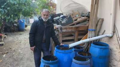 Bursa’da yağmur suyunu varillere biriktirerek tasarruf ediyor